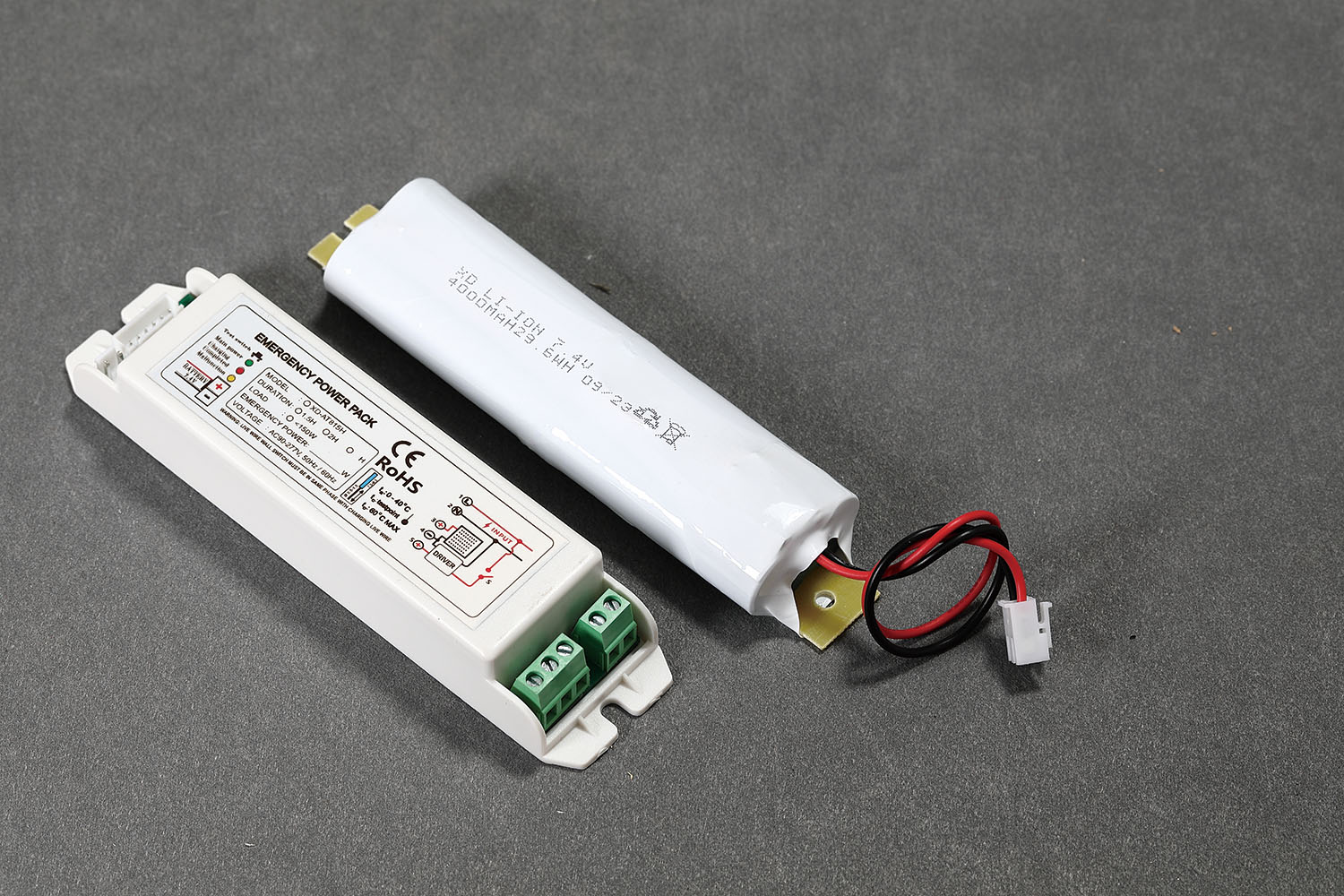 Amazon.com: HZXVOGEN 30 安培發電機電源線和預鑽電源輸入盒,15 英尺(約15 公尺)發電機延長線125V/250V  12500W 重型NEMA L14-30P/L14-30R RV 發電機電源線扭轉鎖連接器